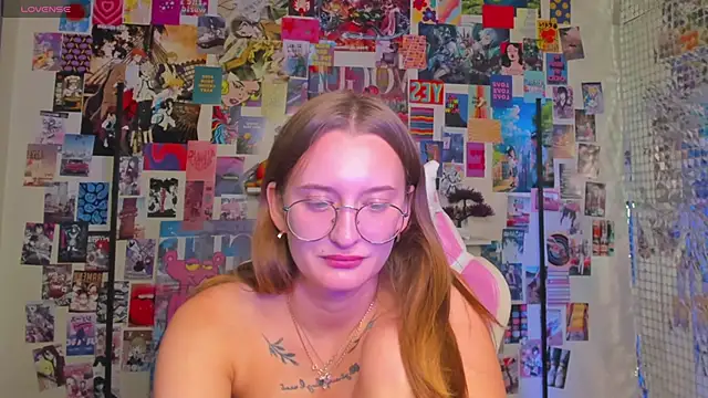 Maryyy May online show from October 13, 2025, 5:47 pm