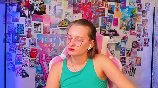 Maryyy May online show from October 18, 2025, 6:32 pm