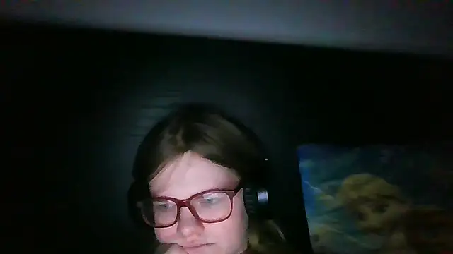 Snapshot of Moonolighta chatting on December 2, 2025, 2:52 pm Moonolighta online show from December 2, 2025, 2:52 pm