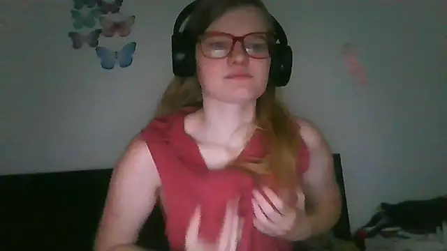 Snapshot of Moonolighta chatting on December 15, 2025, 10:54 am Moonolighta online show from December 15, 2025, 10:54 am