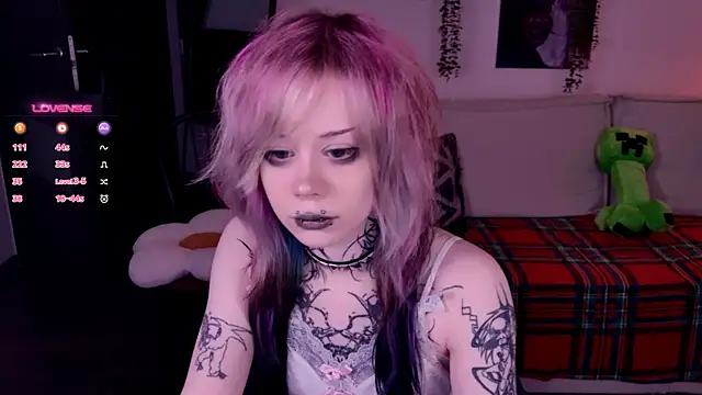 Lollyshy online show from November 15, 2025, 10:41 am