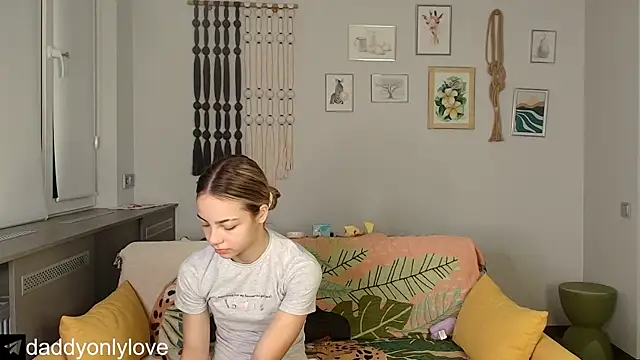 Snapshot of daddyonlyloveme chatting on November 4, 2025, 9:07 pm daddyonlyloveme online show from November 4, 2025, 9:07 pm