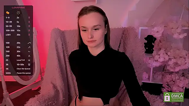 Lara Vest online show from September 28, 2025, 8:05 pm