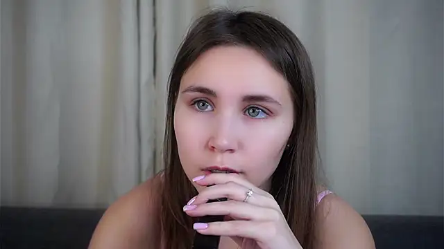 EthalFlowers online show from November 14, 2025, 1:20 am