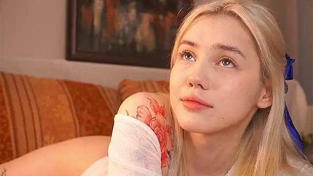 LilianBenskin online show from November 25, 2025, 6:03 am