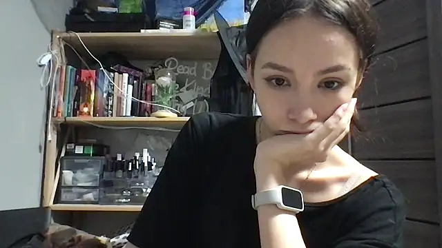 Yuna5343 online show from October 18, 2025, 7:05 pm