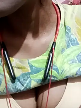 kaviyaponnu0987 online show from September 20, 2025, 10:42 am