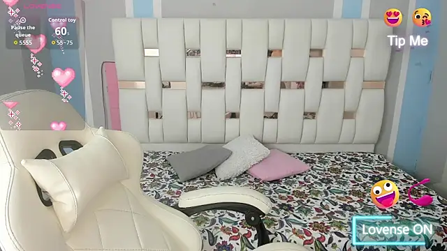 Katalina red online show from October 10, 2025, 7:04 pm
