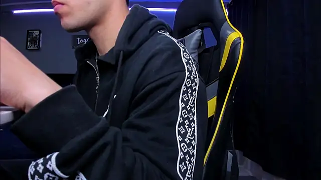 Snapshot of alexgiraldo__ chatting on October 24, 2025, 9:41 am alexgiraldo online show from October 24, 2025, 9:41 am