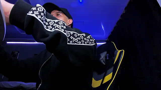 Snapshot of alexgiraldo__ chatting on November 3, 2025, 11:25 am alexgiraldo online show from November 3, 2025, 11:25 am