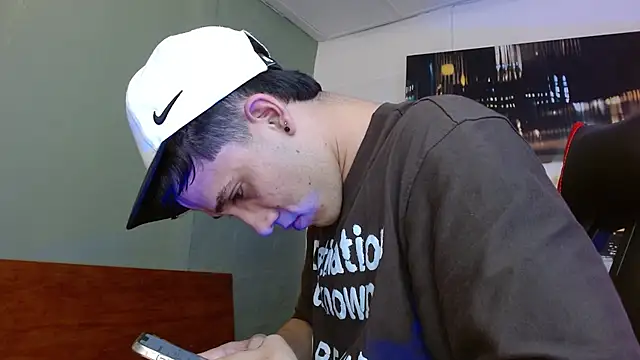 Snapshot of alexgiraldo__ chatting on June 13, 2026, 1:14 am alexgiraldo online show from June 13, 2026, 1:14 am