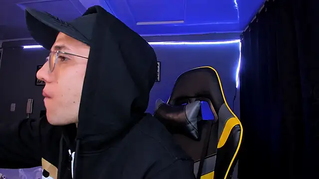 Snapshot of alexgiraldo__ chatting on December 1, 2025, 6:14 am alexgiraldo online show from December 1, 2025, 6:14 am