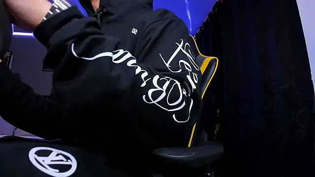 Snapshot of alexgiraldo__ chatting on December 4, 2025, 12:26 pm alexgiraldo online show from December 4, 2025, 12:26 pm