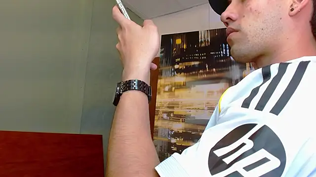 Snapshot of alexgiraldo__ chatting on June 12, 2026, 3:04 am alexgiraldo online show from June 12, 2026, 3:04 am