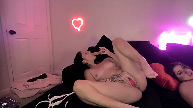 Snapshot of torithequeen chatting on October 5, 2025, 2:08 pm torithequeen online show from October 5, 2025, 2:08 pm