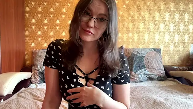 Snapshot of mia_shine_bright_wow chatting on December 18, 2025, 4:39 am mia shine bright wow online show from December 18, 2025, 4:39 am