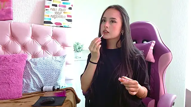 Snapshot of Emma-Flowers chatting on September 26, 2025, 7:32 pm Emma-Flowers online show from September 26, 2025, 7:32 pm