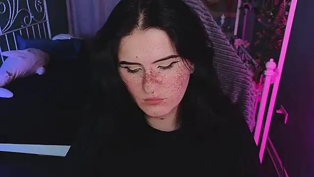 Dark Shine online show from November 12, 2025, 6:06 am