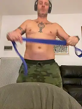 Maurinho3005 online show from May 14, 2026, 6:43 am