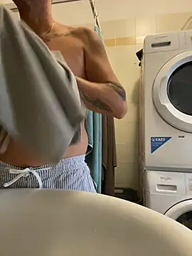 Snapshot of Maurinho3005 chatting on October 12, 2025, 6:15 am Maurinho3005 online show from October 12, 2025, 6:15 am