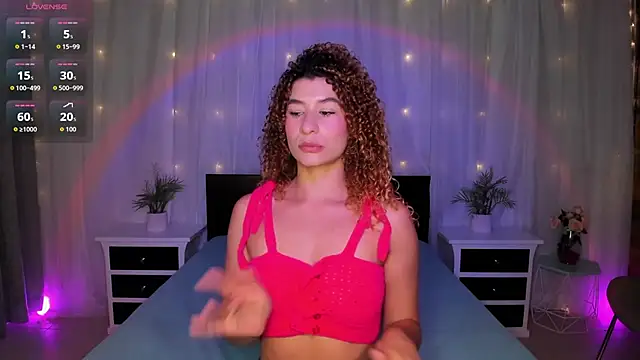 Snapshot of Evolet_Bee chatting on December 15, 2025, 11:38 am Evolet Bee online show from December 15, 2025, 11:38 am