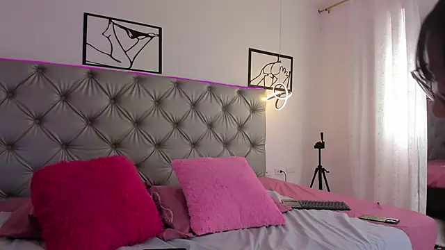 Naughty Couple83 online show from December 3, 2025, 3:22 pm