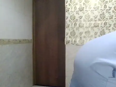 Snapshot of MiyaHottie chatting on October 15, 2025, 2:32 am MiyaHottie online show from October 15, 2025, 2:32 am