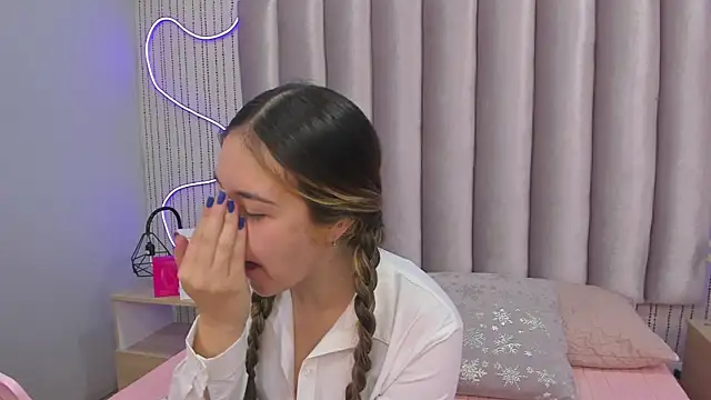 SamanthaPeachss online show from January 7, 2026, 11:59 am