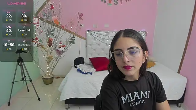 Snapshot of sofi_san chatting on December 5, 2025, 2:04 pm sofi san online show from December 5, 2025, 2:04 pm