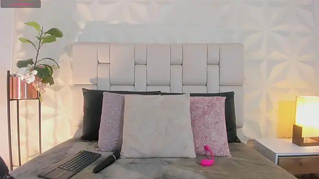 scarlettadams   online show from October 30, 2025, 12:03 pm