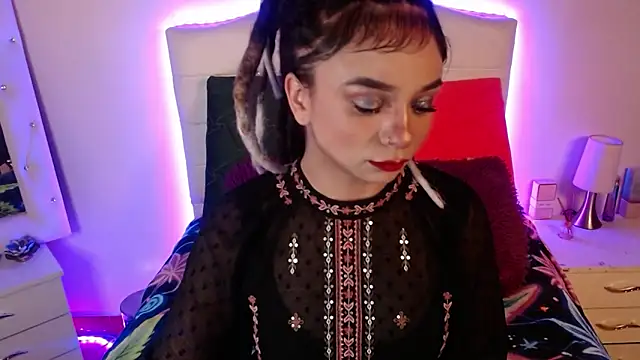 elapetitie online show from November 10, 2025, 6:51 am