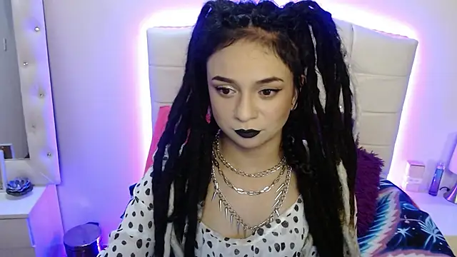 elapetitie online show from October 3, 2025, 4:47 am