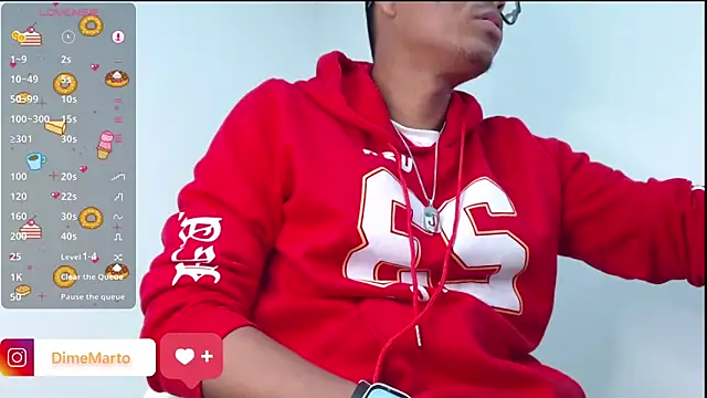 Snapshot of mike_black_22 chatting on November 2, 2025, 2:11 pm mike black 22 online show from November 2, 2025, 2:11 pm