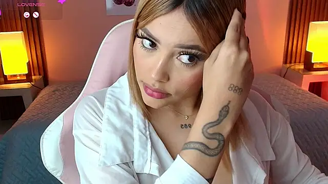 Snapshot of _meliblue chatting on November 26, 2025, 7:36 pm meliblue online show from November 26, 2025, 7:36 pm