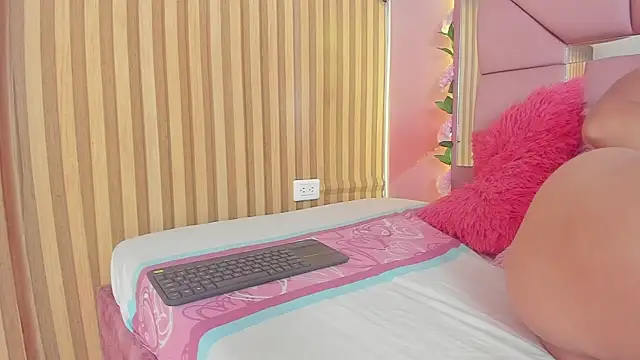 Snapshot of Mila_grace_ chatting on April 23, 2026, 6:31 pm Mila grace online show from April 23, 2026, 6:31 pm