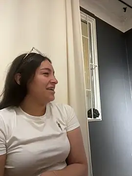 Snapshot of Alyha_Cortes chatting on October 30, 2025, 1:31 pm Alyha Cortes online show from October 30, 2025, 1:31 pm