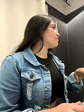 Snapshot of Alyha_Cortes chatting on November 22, 2025, 3:38 am Alyha Cortes online show from November 22, 2025, 3:38 am