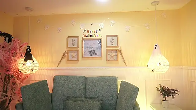 Snapshot of LoonaNyx chatting on October 21, 2025, 11:31 am LoonaNyx online show from October 21, 2025, 11:31 am