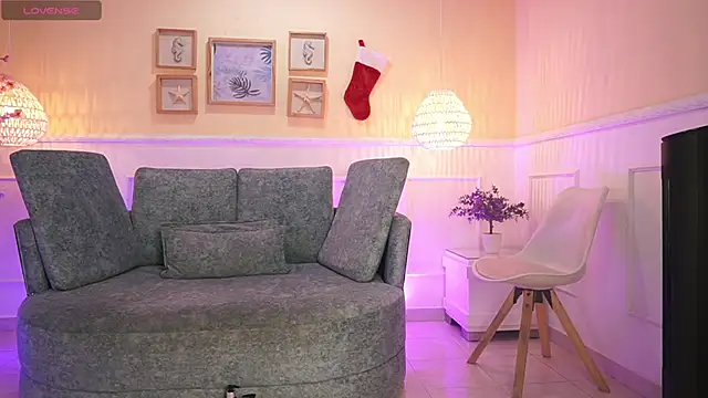 Snapshot of LoonaNyx chatting on November 24, 2025, 11:32 am LoonaNyx online show from November 24, 2025, 11:32 am