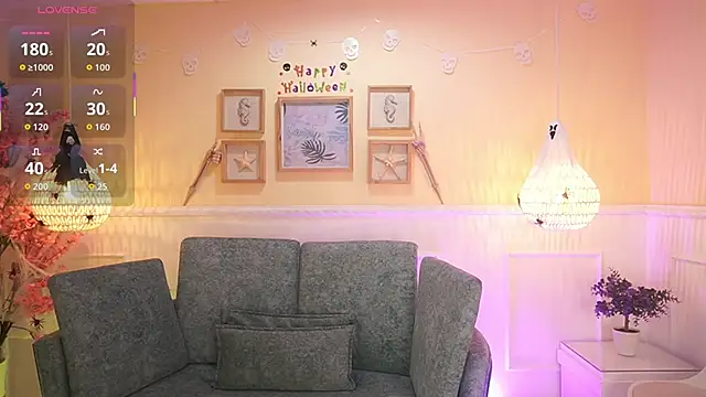 Snapshot of LoonaNyx chatting on October 27, 2025, 11:33 am LoonaNyx online show from October 27, 2025, 11:33 am