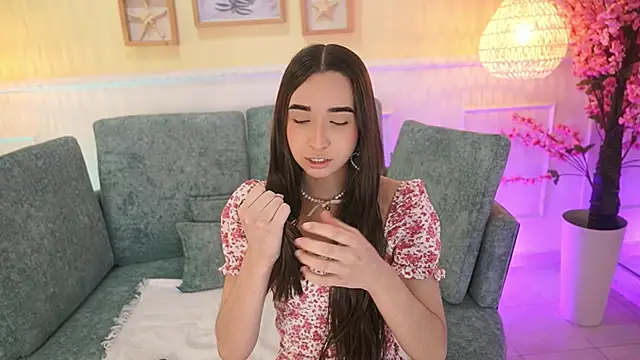 Snapshot of LoonaNyx chatting on October 1, 2025, 11:36 am LoonaNyx online show from October 1, 2025, 11:36 am