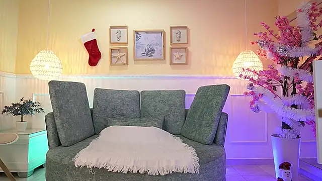 Snapshot of LoonaNyx chatting on December 3, 2025, 11:31 am LoonaNyx online show from December 3, 2025, 11:31 am