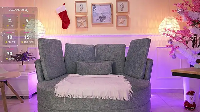 Snapshot of LoonaNyx chatting on December 4, 2025, 11:31 am LoonaNyx online show from December 4, 2025, 11:31 am