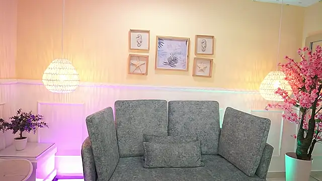 Snapshot of LoonaNyx chatting on September 19, 2025, 11:36 am LoonaNyx online show from September 19, 2025, 11:36 am