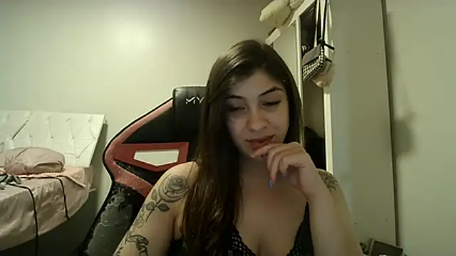 Snapshot of Becca_B chatting on November 30, 2025, 12:00 am Becca B online show from November 30, 2025, 12:00 am