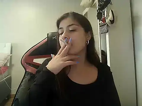 Snapshot of Becca_B chatting on November 22, 2025, 7:46 pm Becca B online show from November 22, 2025, 7:46 pm