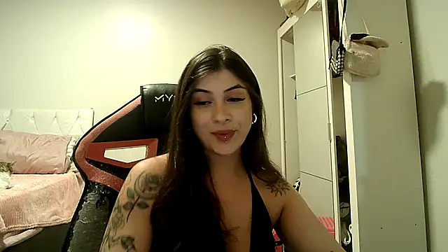 Snapshot of Becca_B chatting on December 17, 2025, 4:06 am Becca B online show from December 17, 2025, 4:06 am