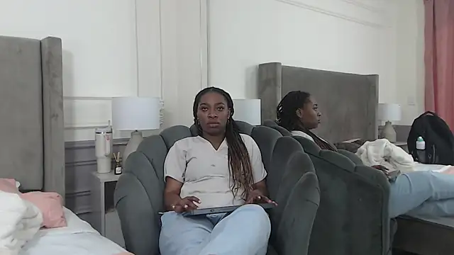 Snapshot of NatashaSilver chatting on October 9, 2025, 1:22 pm NatashaSilver online show from October 9, 2025, 1:22 pm