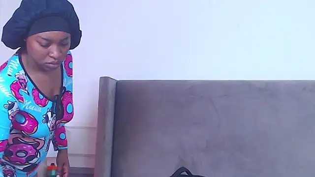 Snapshot of NatashaSilver chatting on November 14, 2025, 1:37 pm NatashaSilver online show from November 14, 2025, 1:37 pm