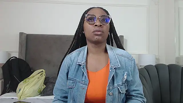 Snapshot of NatashaSilver chatting on October 18, 2025, 1:02 pm NatashaSilver online show from October 18, 2025, 1:02 pm